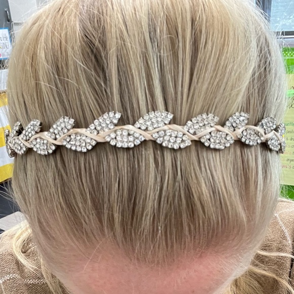 NWOT Nordstrom Teardrop Rhinestone Leaf Crown Headband - Picture 10 of 11